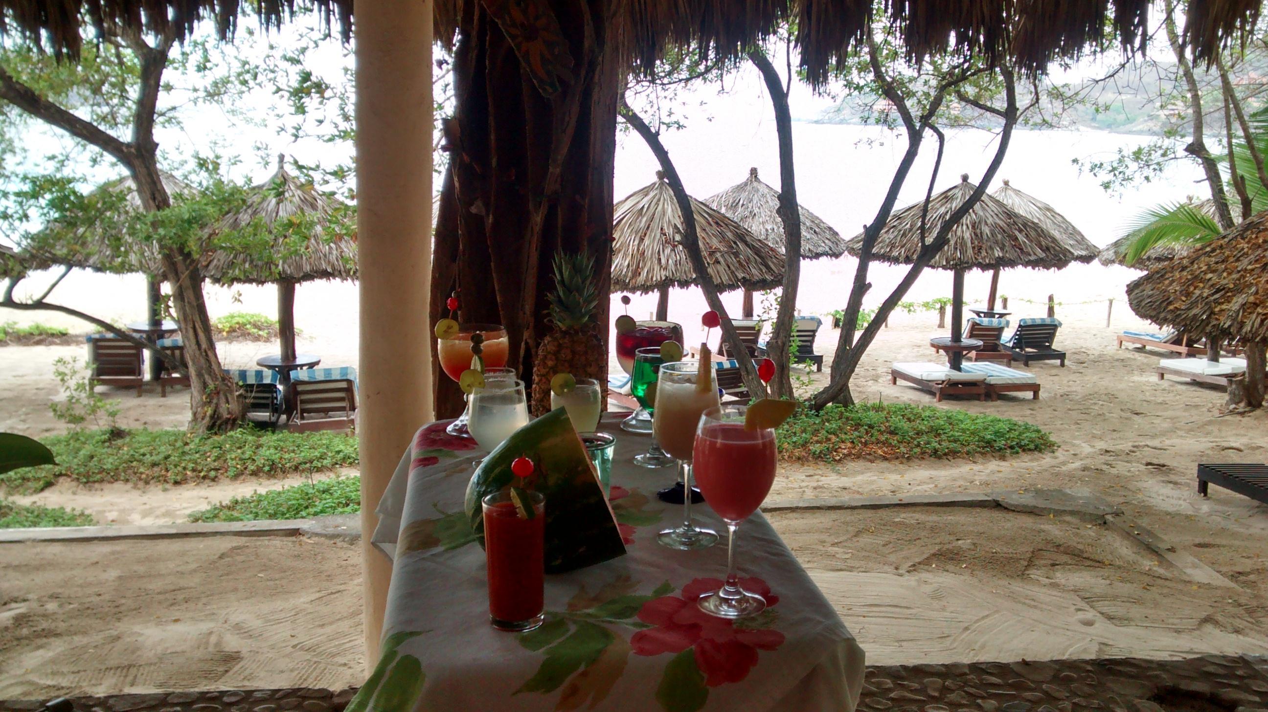 Hotel Catalina Beach Resort ซีฮัวตาเนโค ภายนอก รูปภาพ