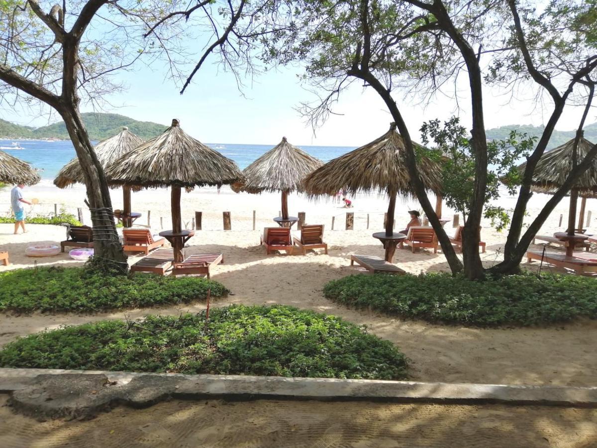 Hotel Catalina Beach Resort ซีฮัวตาเนโค ภายนอก รูปภาพ