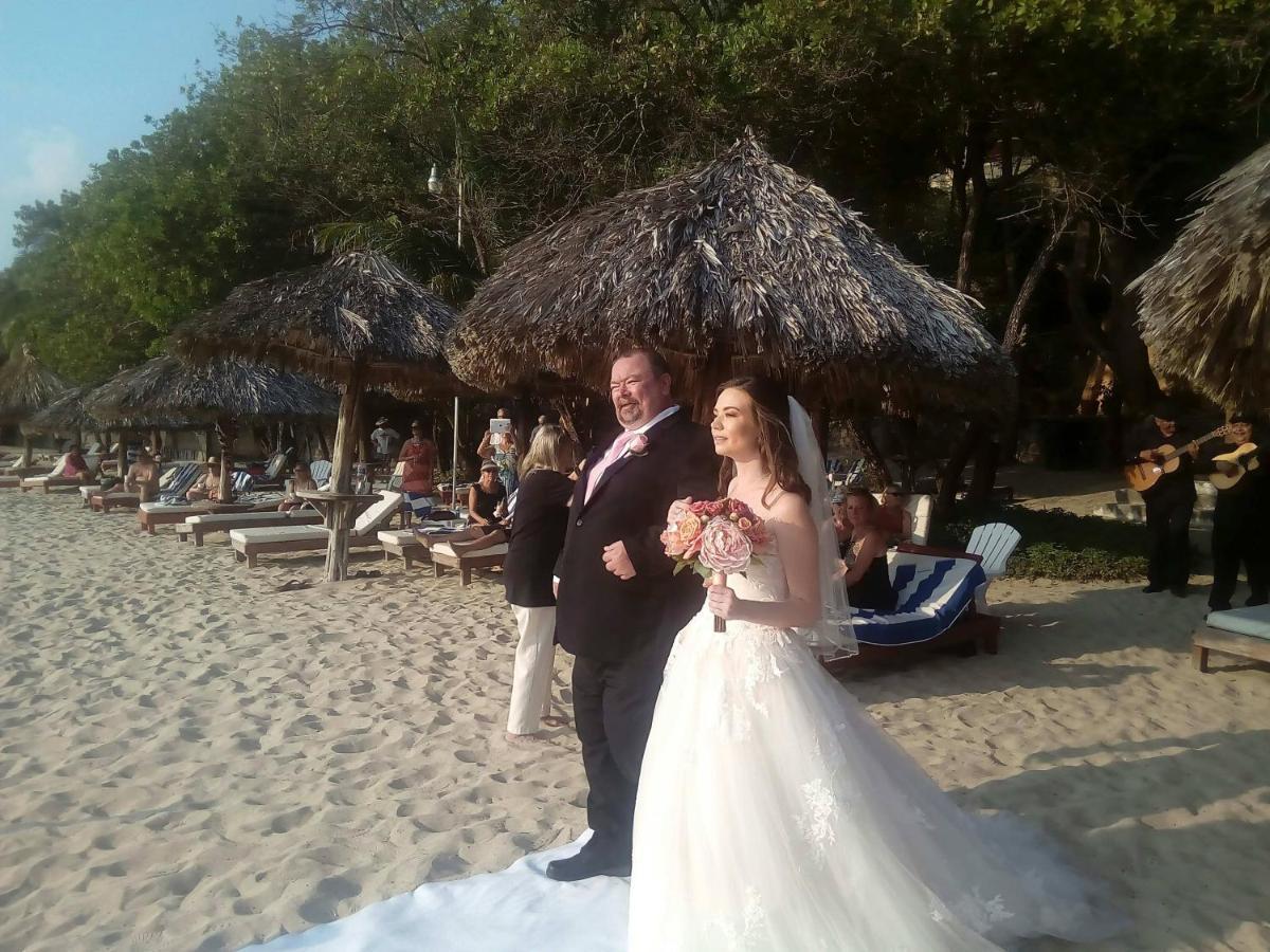 Hotel Catalina Beach Resort ซีฮัวตาเนโค ภายนอก รูปภาพ